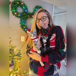 Hi i'm Lindsay I live for fashion how about you?